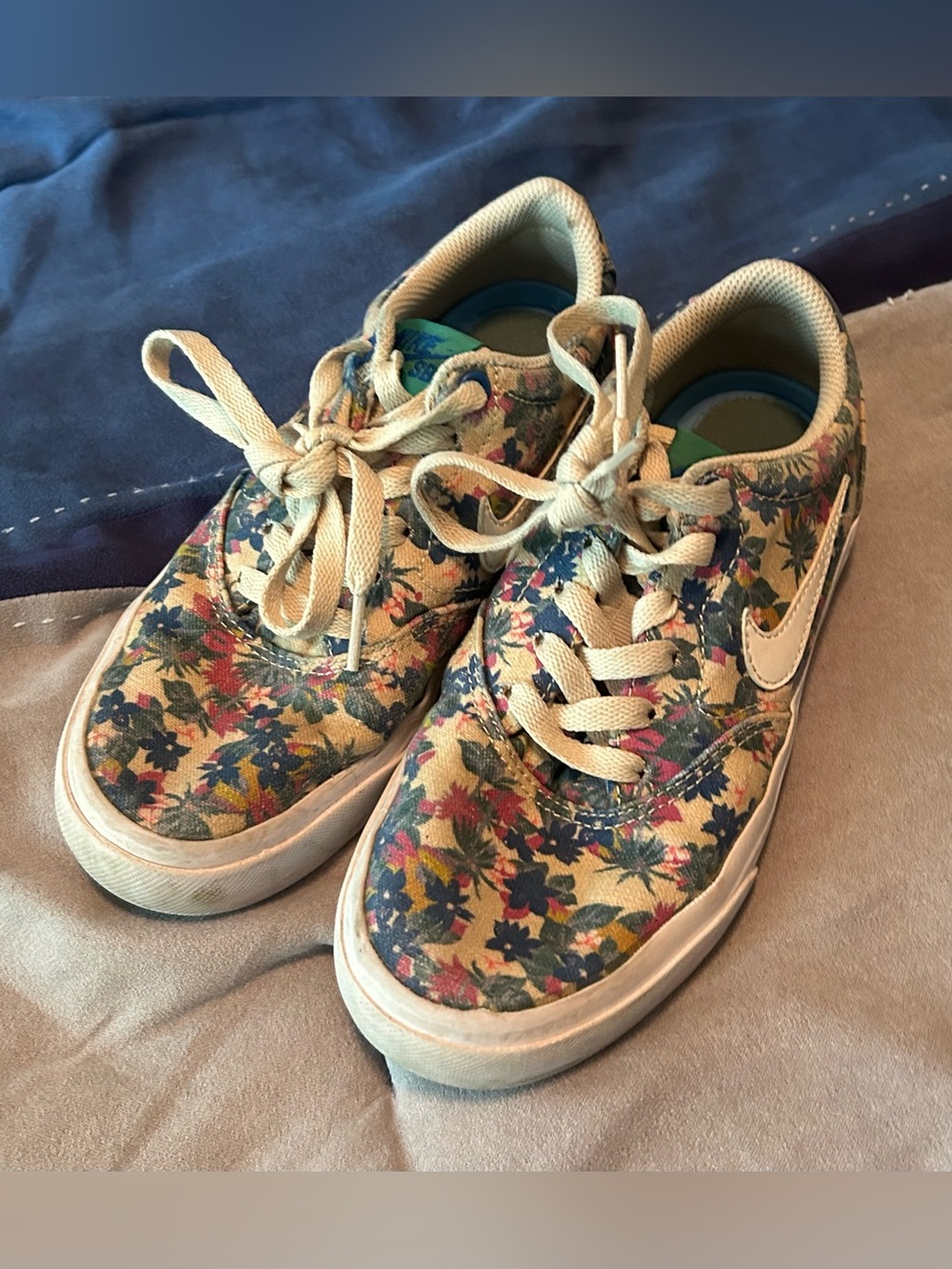 Nike SB Charge Canvas Sneaker - Size US 4Y / UK 3.5 - Floral Pattern